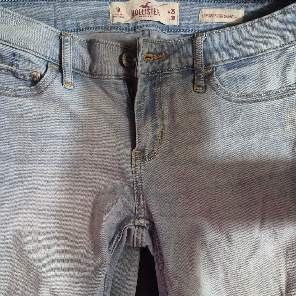 Hollister Women''s Light Wash Skinny Jeans